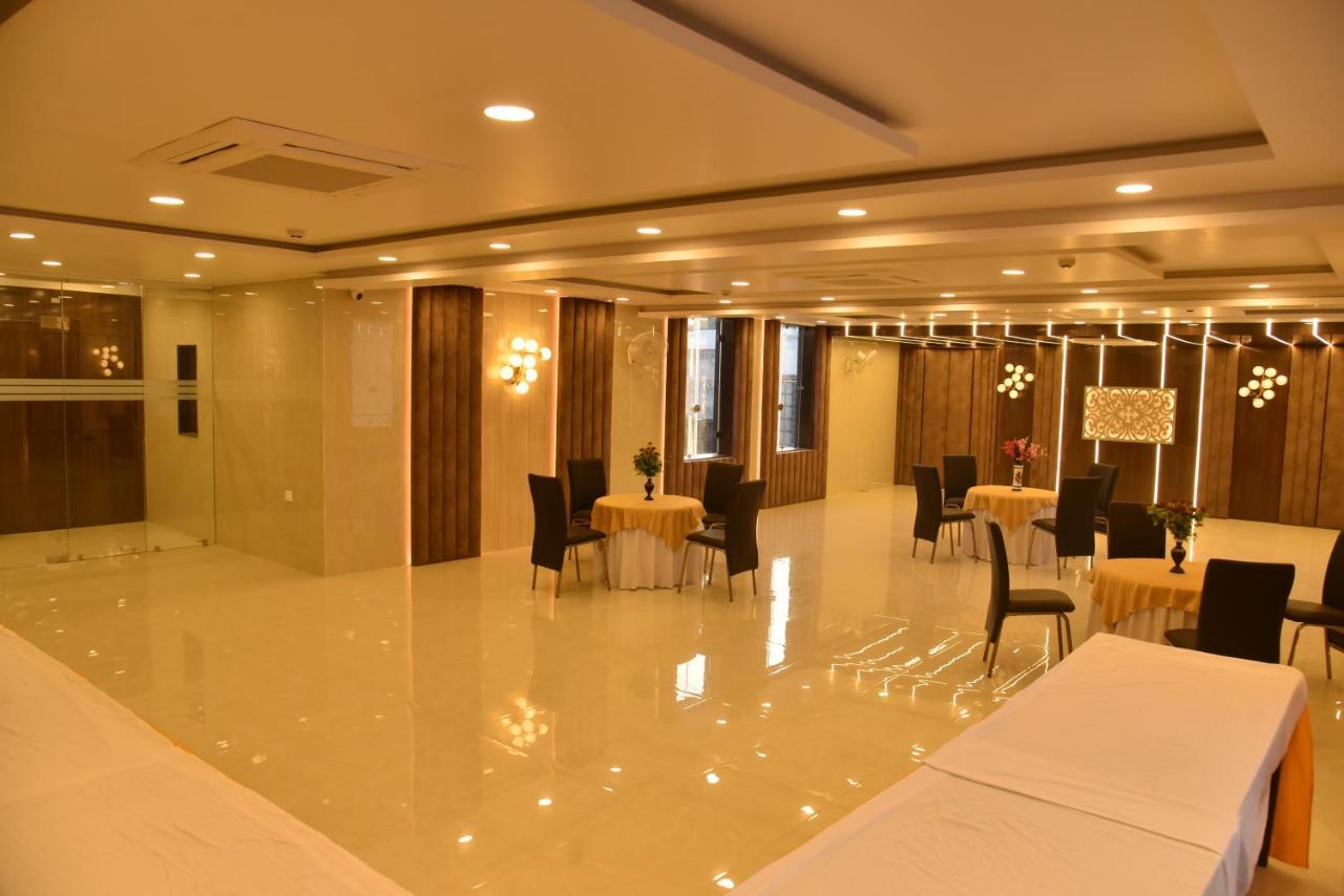 Hotel Nexus Lucknow Buitenkant foto